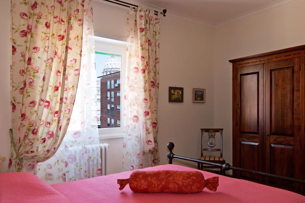 Il Bacio Holidayhouse Best Location For Jubilee 2024-2026 Rome Ruang foto